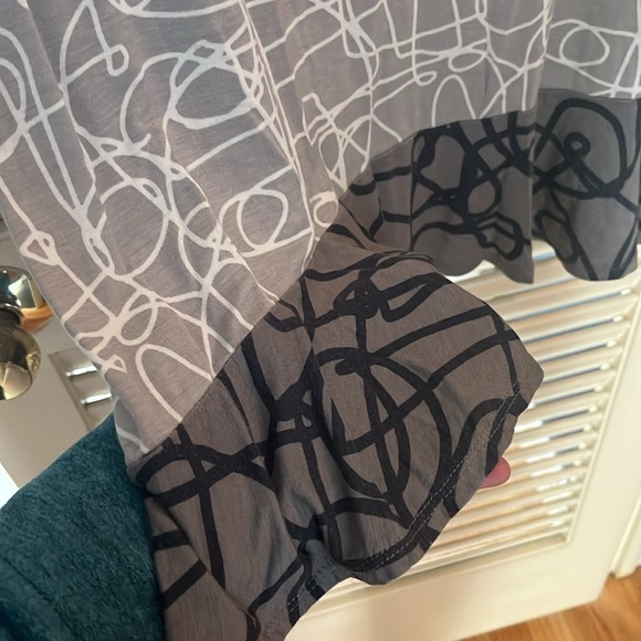 LOGO by Lori Goldstein artsy tunic grey, navy and white scribble print size S - Picture 3 of 3